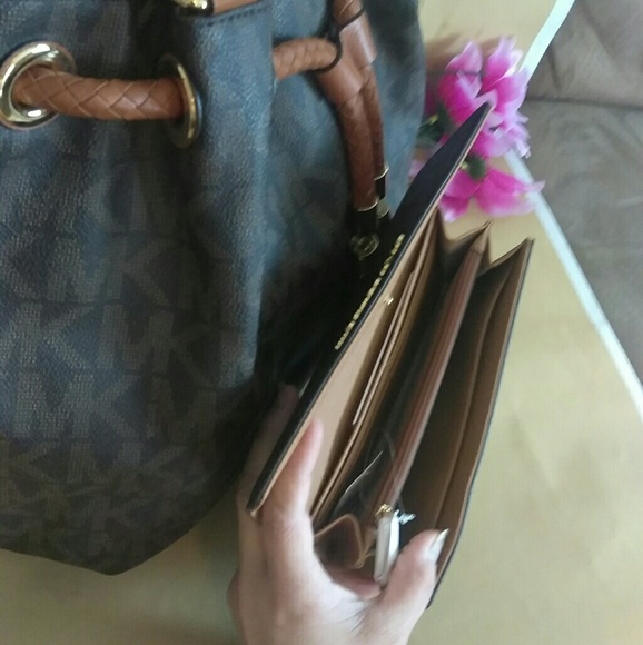 Micheal kors gathered Large purse ONLY - Picture 3 of 6